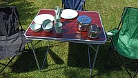 Folding camping table